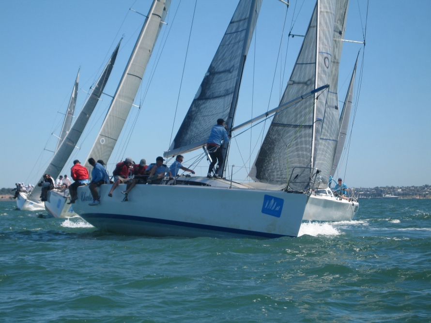 Close racing in the Sydney38s